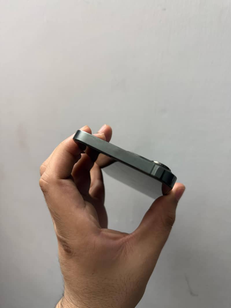 Apple iPhone 13 Pro Max 4