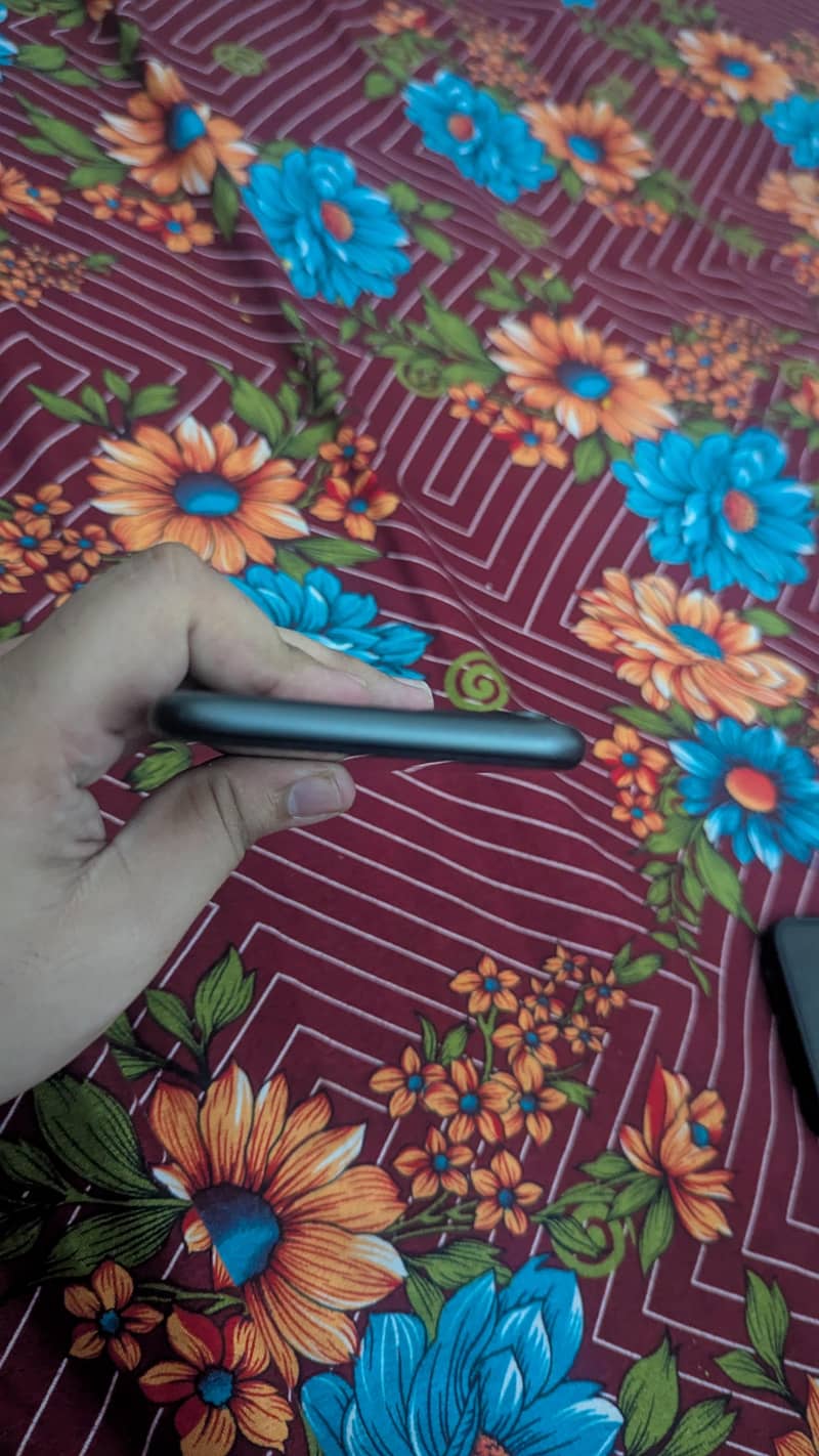 Apple iPhone 11 3