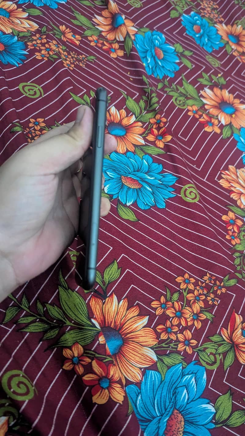 Apple iPhone 11 5