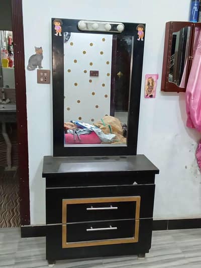 DRESSING TABLE