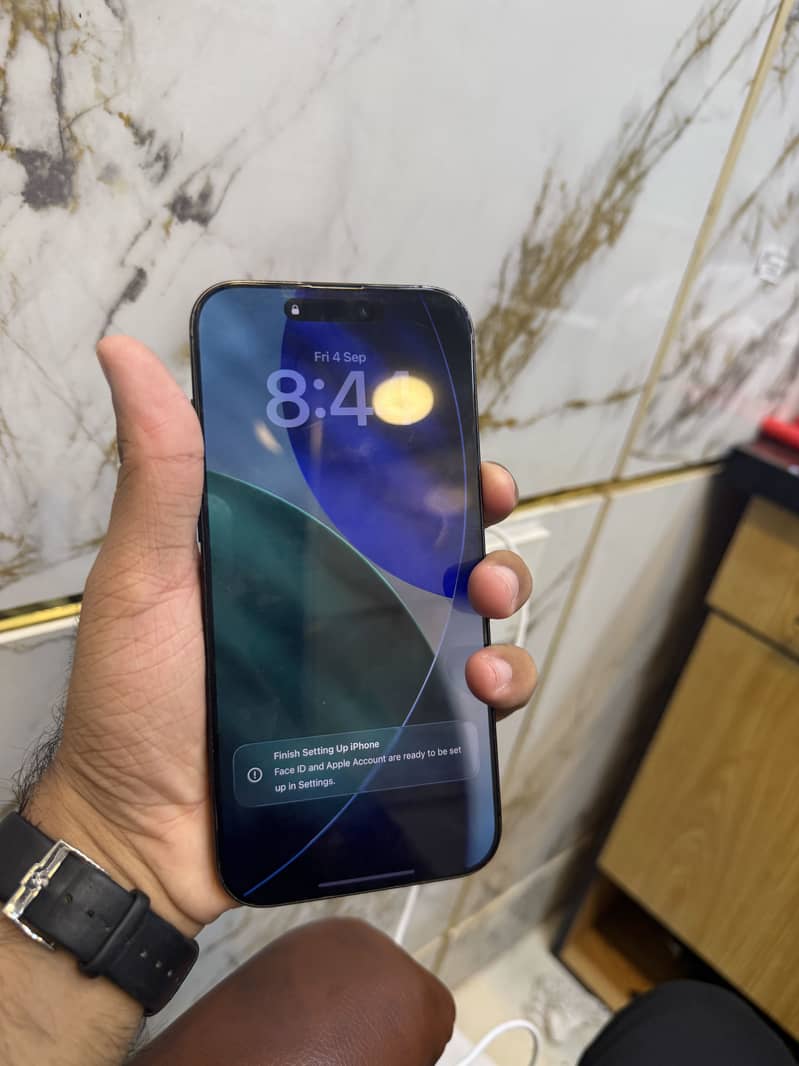 Apple iPhone 16 Pro Max 4