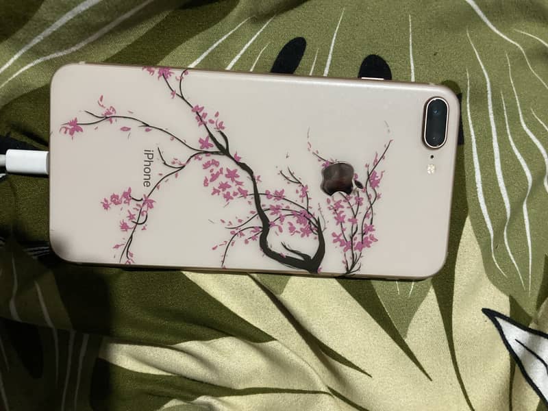 Apple iPhone 8 Plus 4