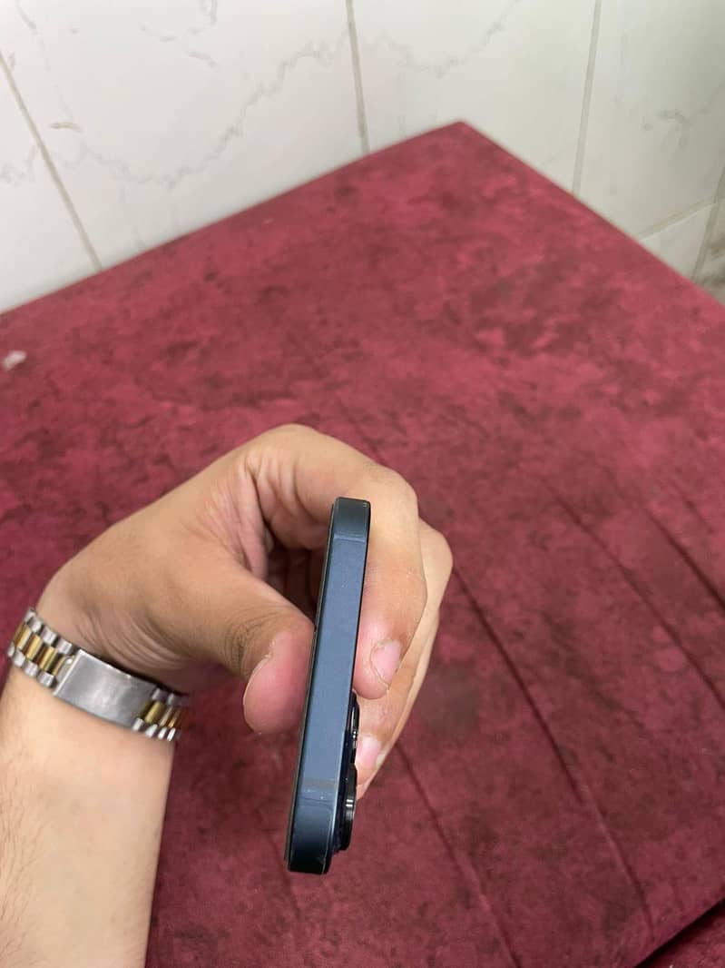 Apple iPhone 13 0