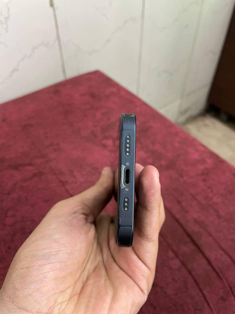 Apple iPhone 13 2