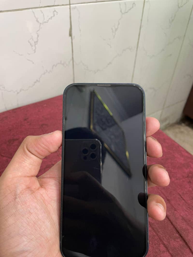 Apple iPhone 13 5
