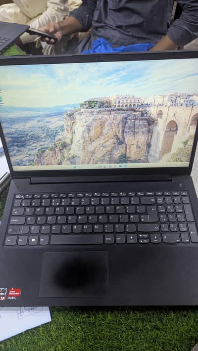 Lenovo V15 g4