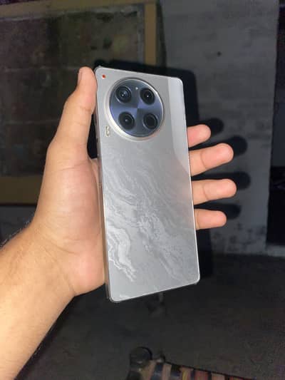 Tecno CAMON 30