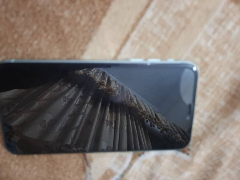 Apple iPhone 11 3