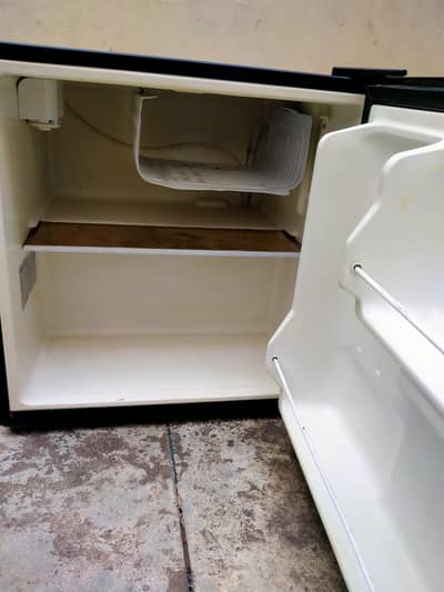 room size mini fridge Haier