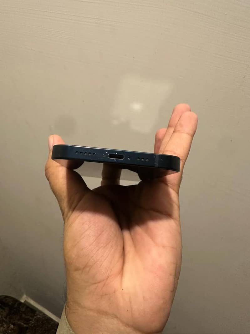 iPhone 13 4