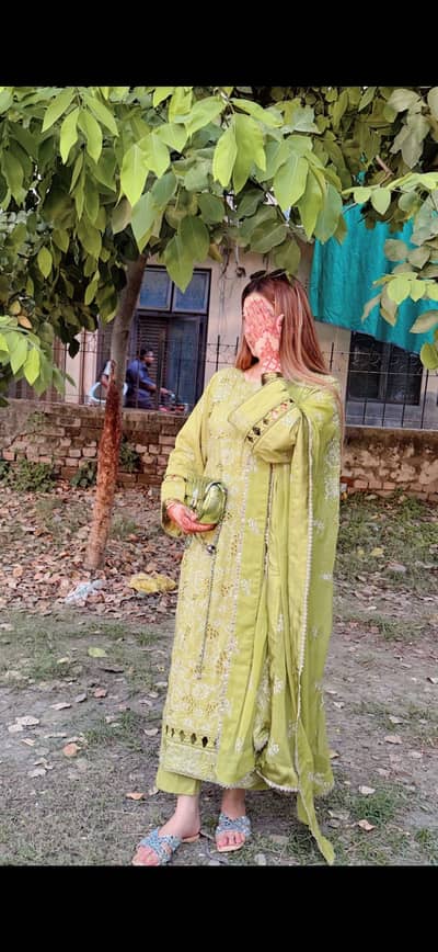 Lawn dresss