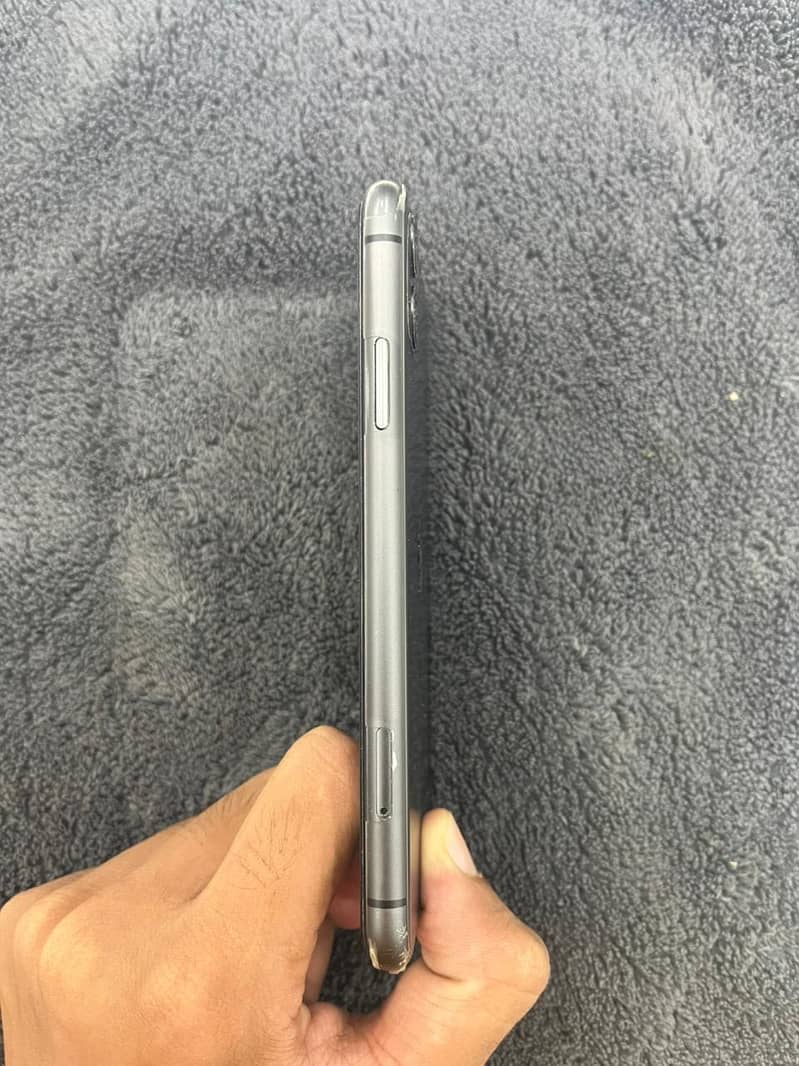Apple iPhone 11 4