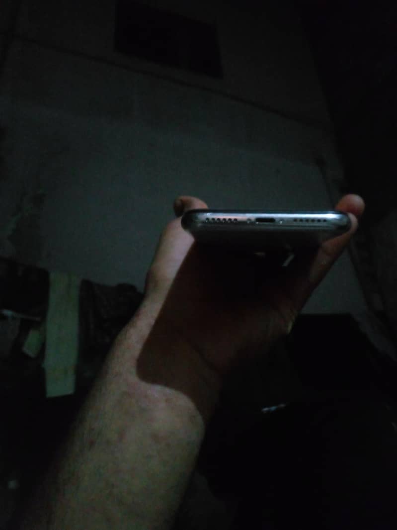 Apple iPhone X 4