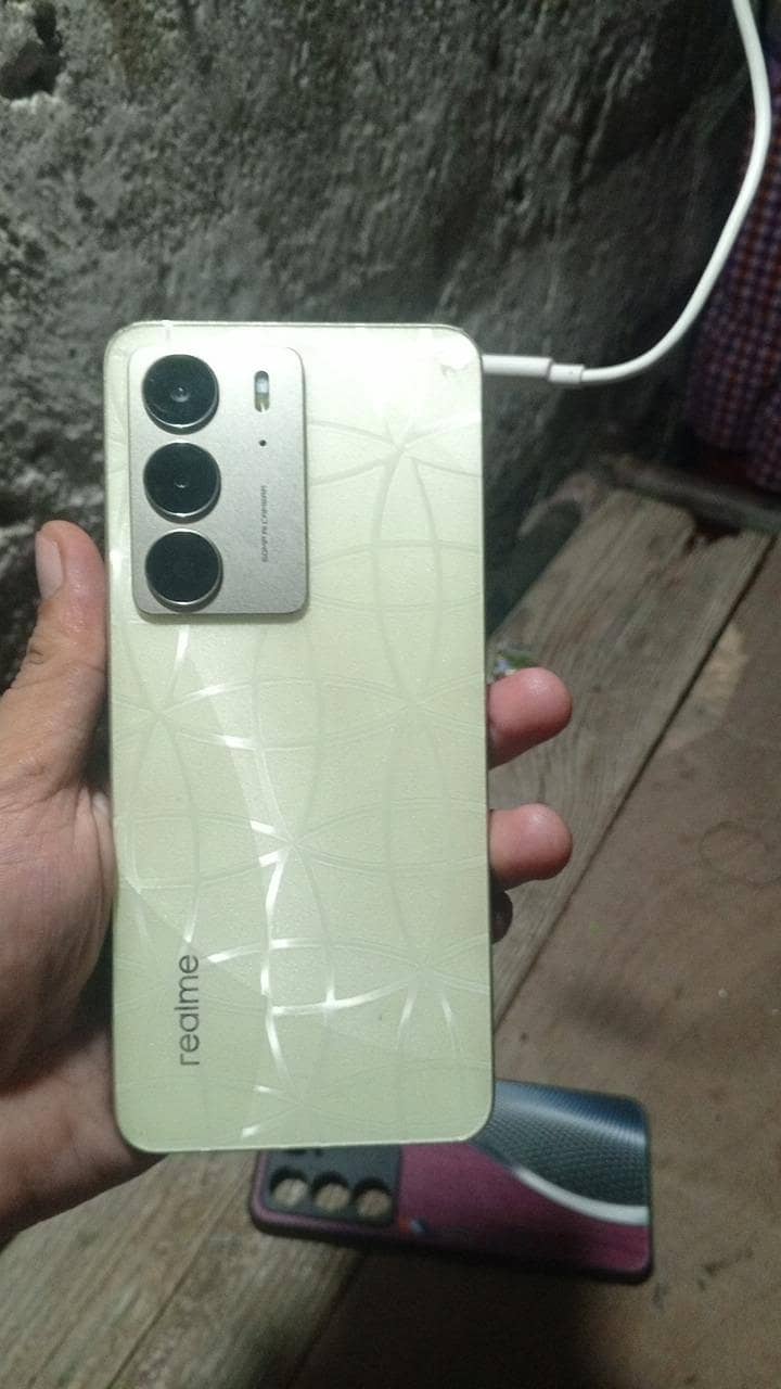 Realme C75 1