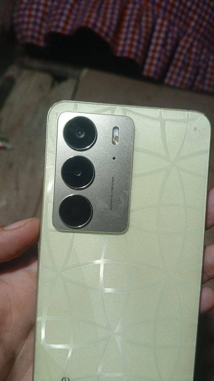 Realme C75 4
