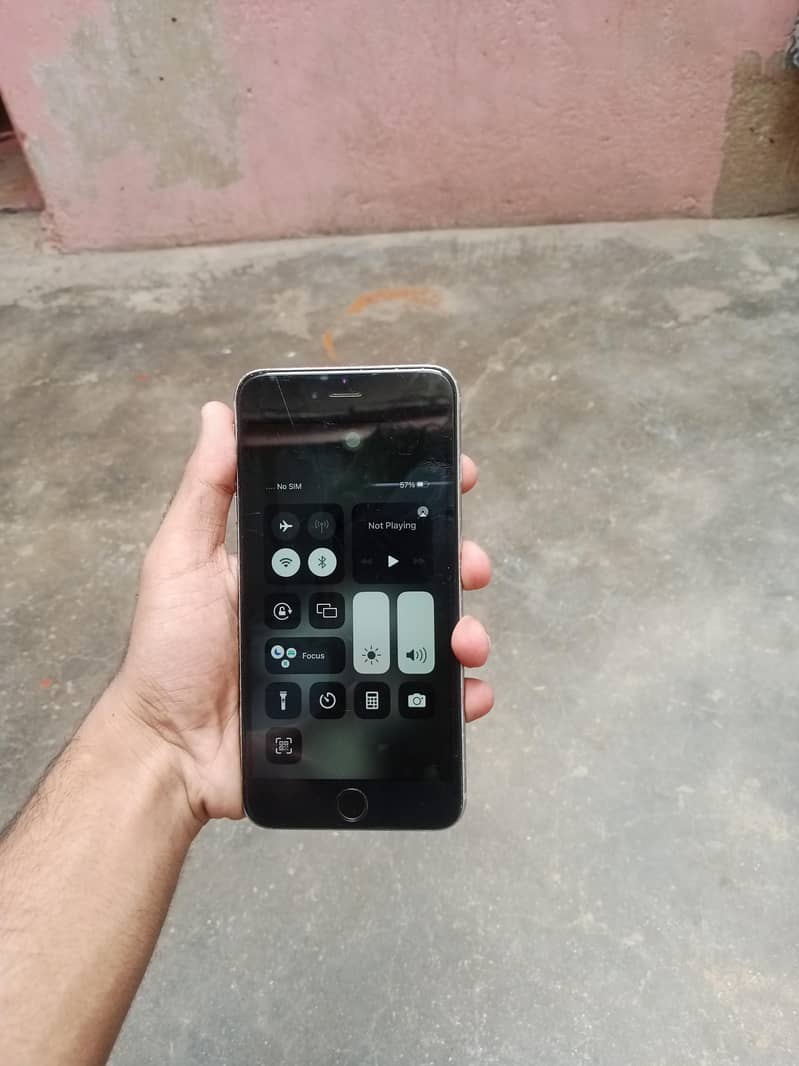 Apple iPhone 6S Plus 2