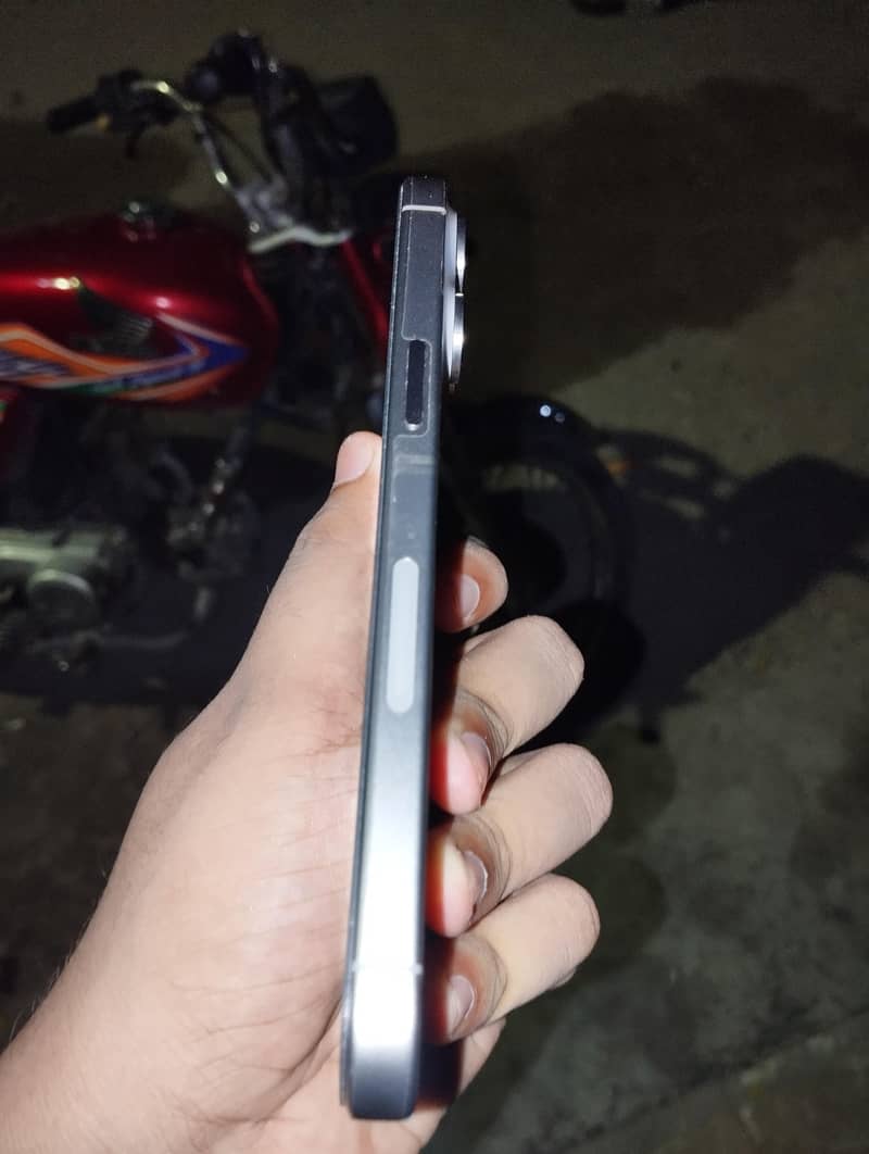 Apple iPhone 15 Pro Max 3
