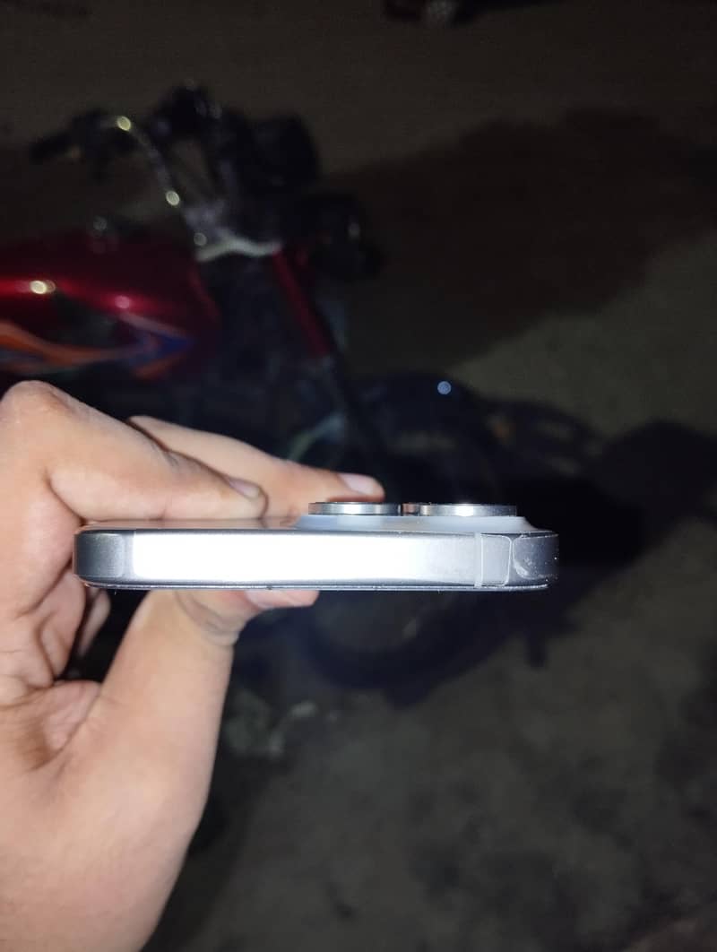 Apple iPhone 15 Pro Max 4
