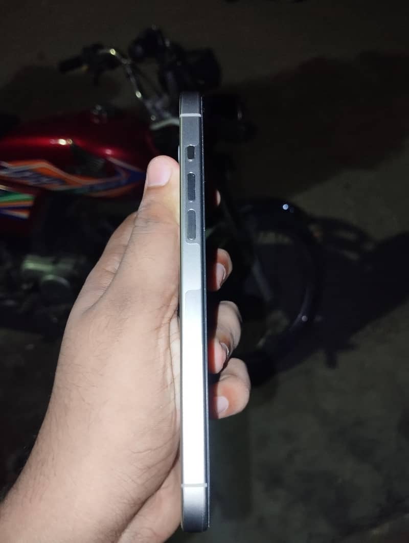 Apple iPhone 15 Pro Max 6