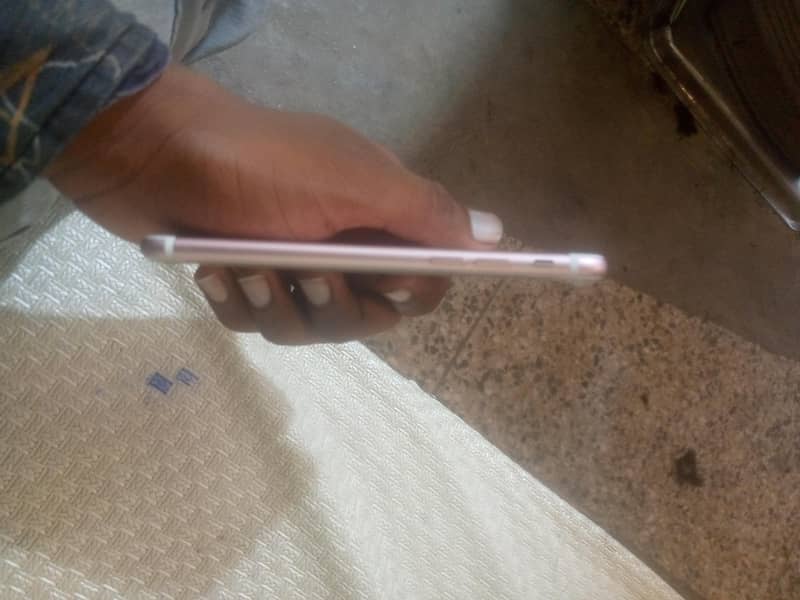 Apple iPhone 7 1