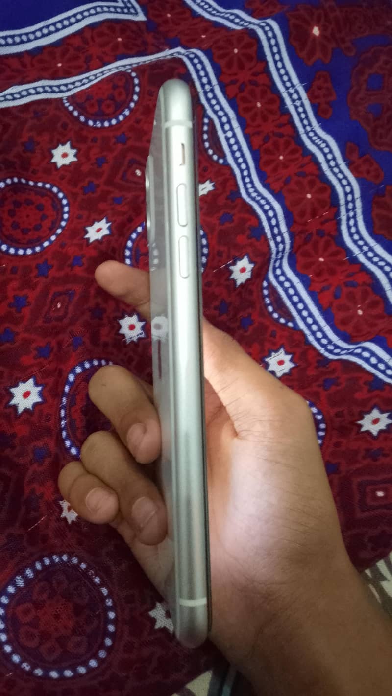 Apple iPhone 11 6