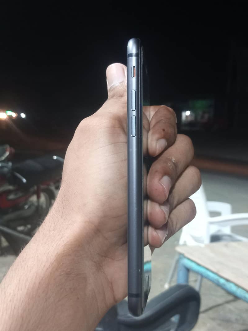 Apple iPhone 8 1