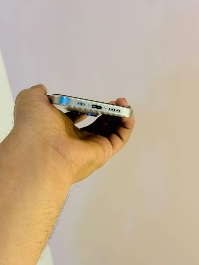 Apple iPhone 15 Pro 2
