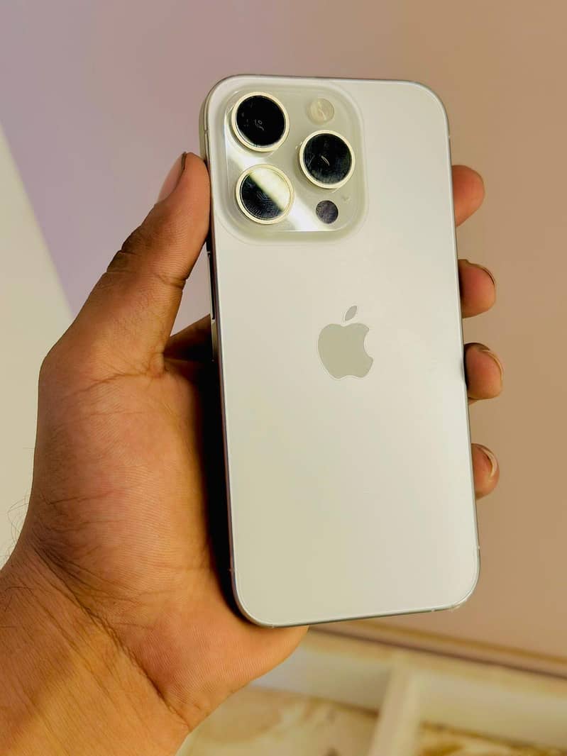 Apple iPhone 15 Pro 3