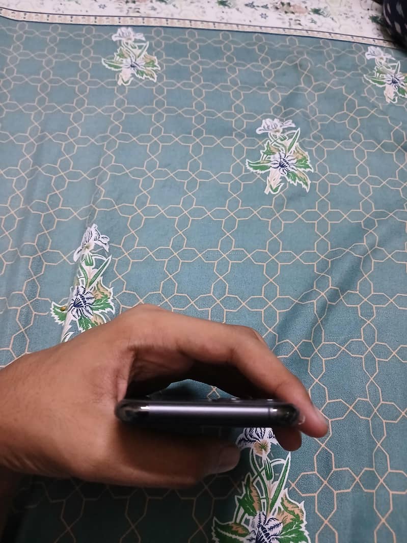 Apple iPhone 11 Pro 5