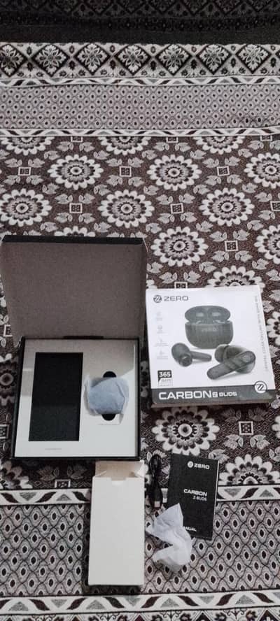 Zero Carban earbuds