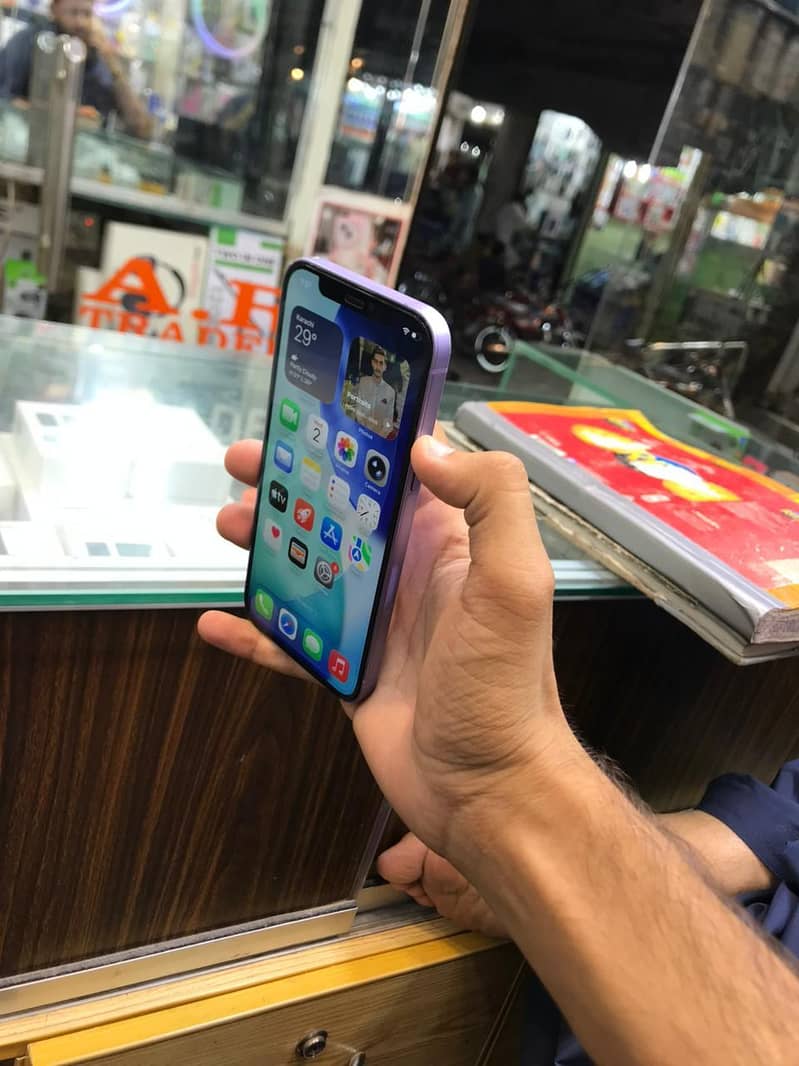 Apple iPhone 12 4