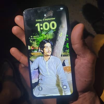 11 pro max factory unlock ha 256 gb ha condition 8/10