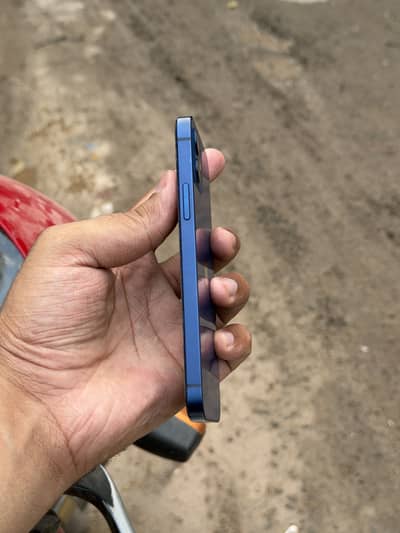 Apple iPhone 12
