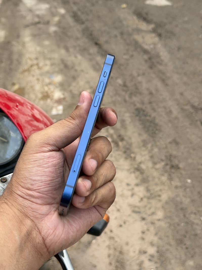 Apple iPhone 12 3