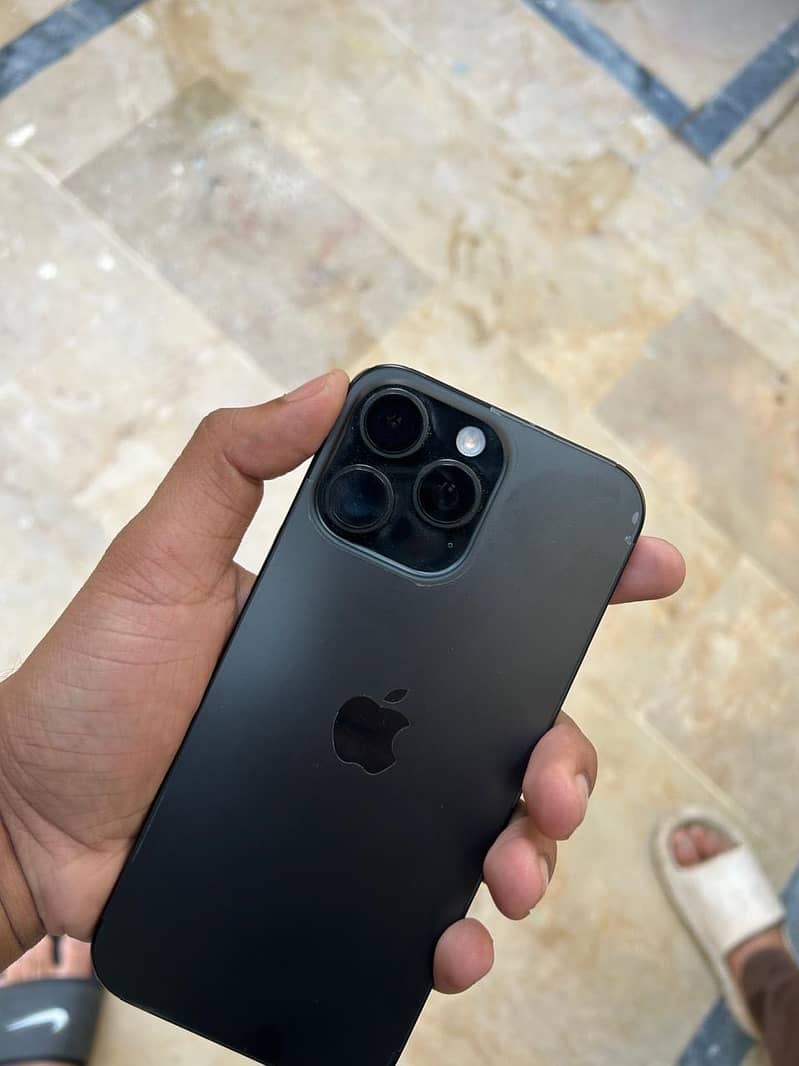 Apple iPhone 16 Pro Max 0
