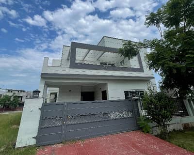 Good 10 Marla House For sale In Park View - Block B