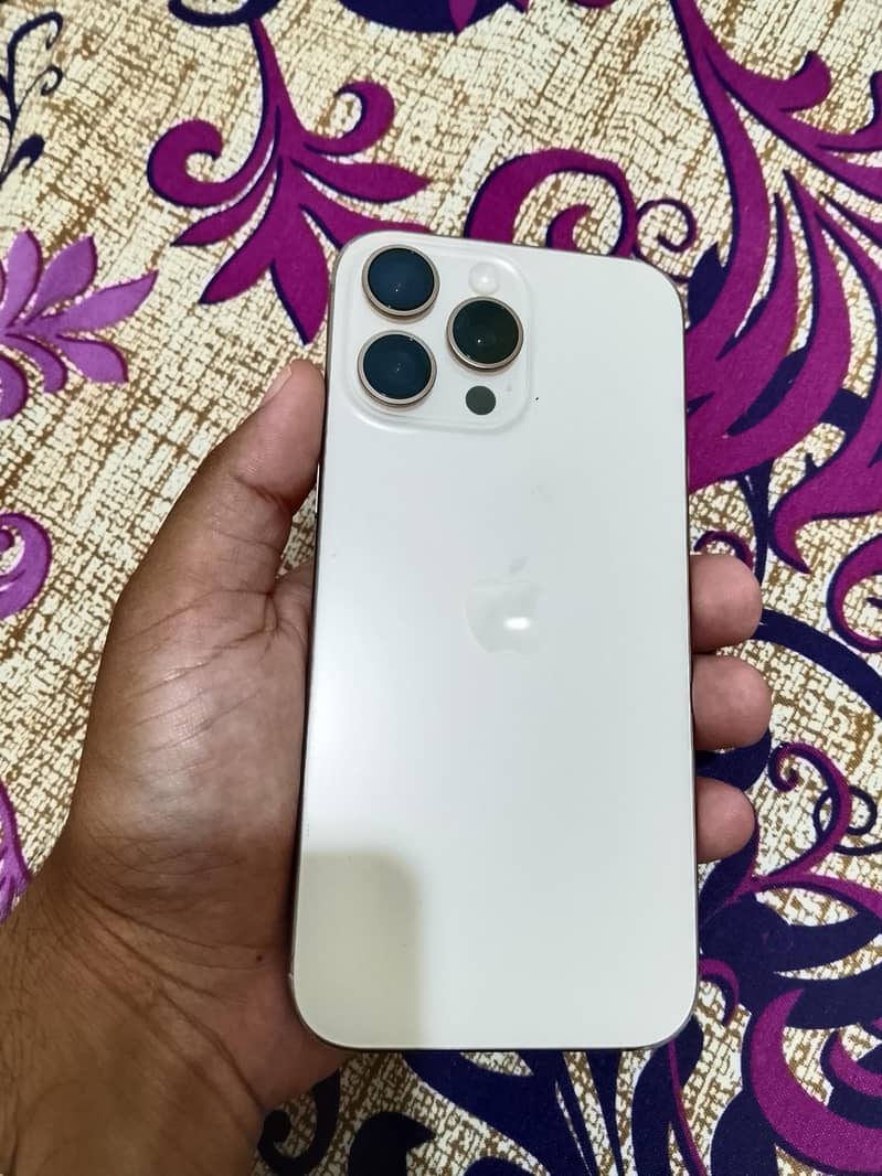 Apple iPhone 16 Pro Max 3