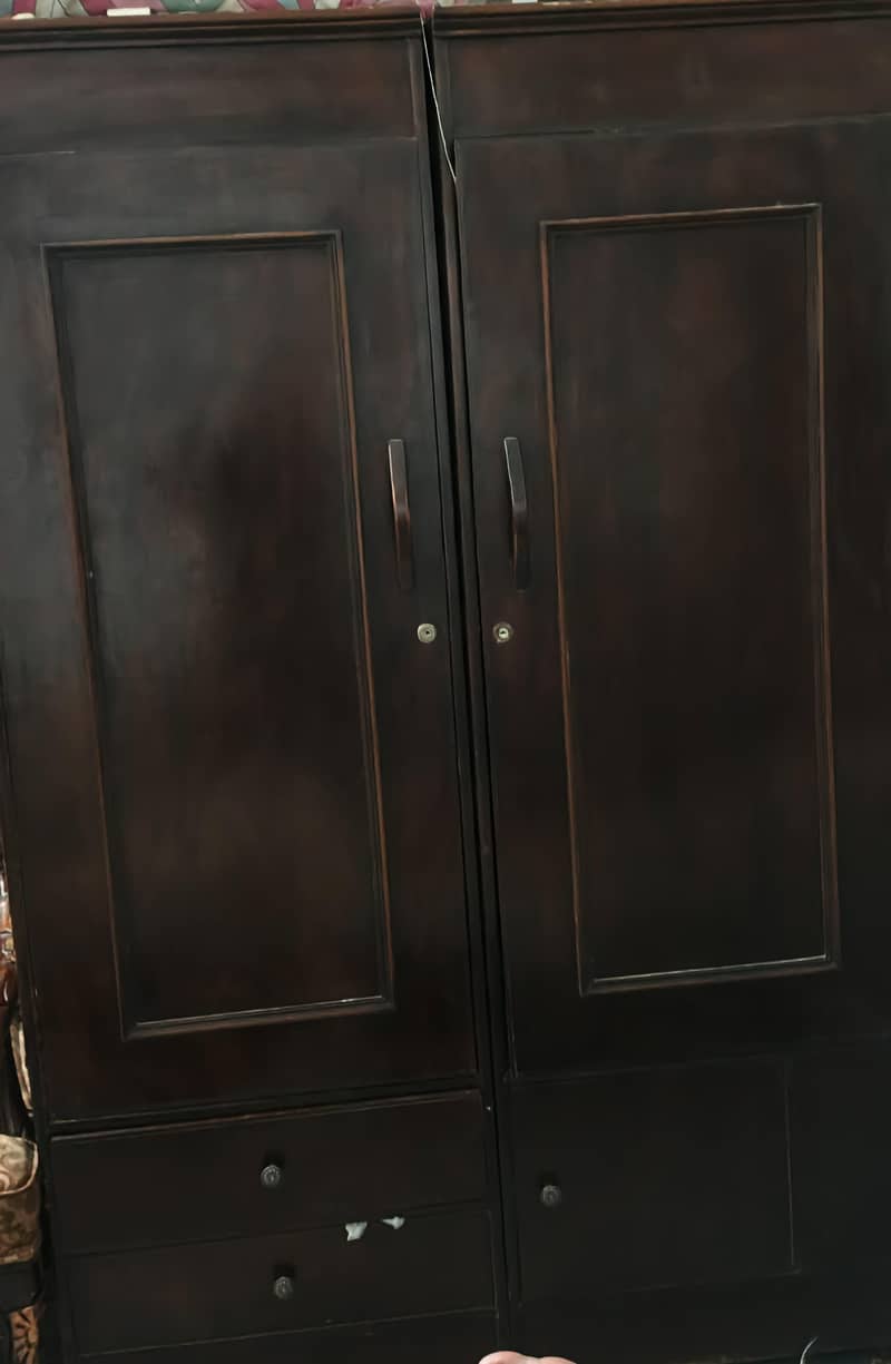 wardrobe 0