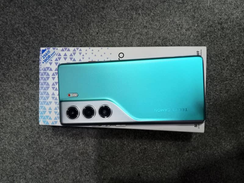 Tecno CAMON 40 Pro 1