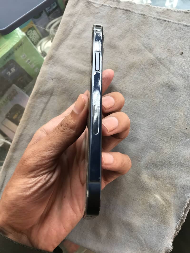 Apple iPhone 12 1