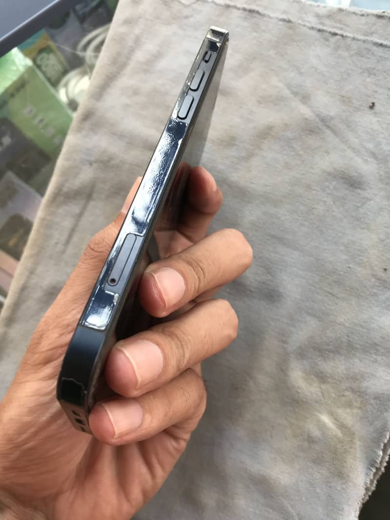 Apple iPhone 12 2