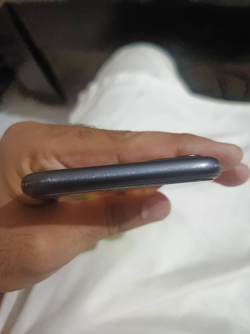 Apple iPhone 11 3