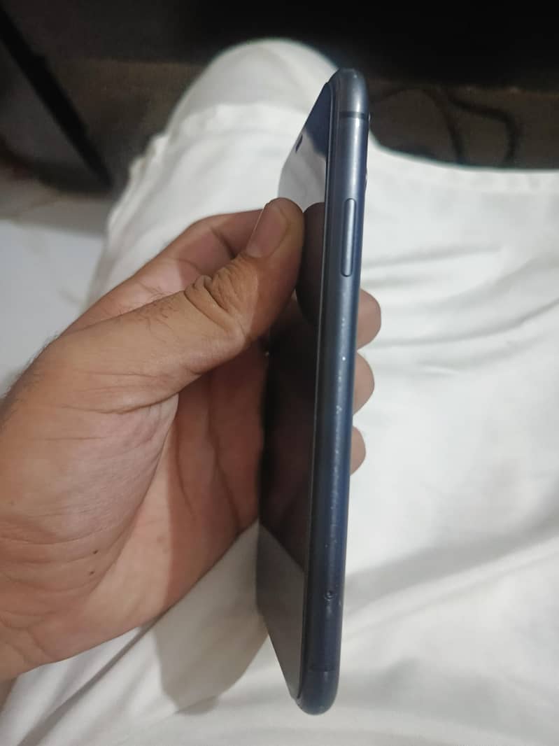 Apple iPhone 11 7