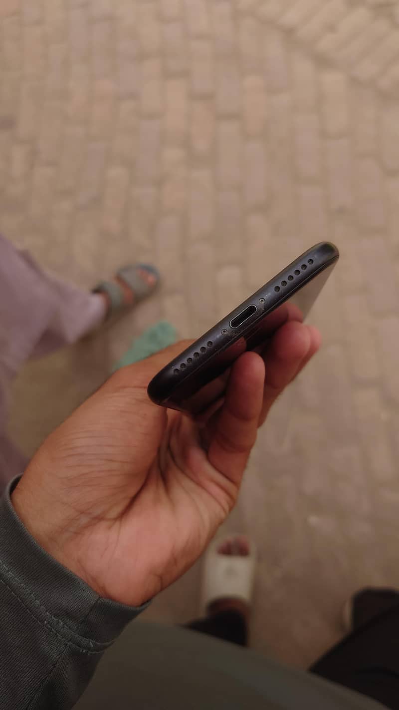 Apple iPhone 7 0