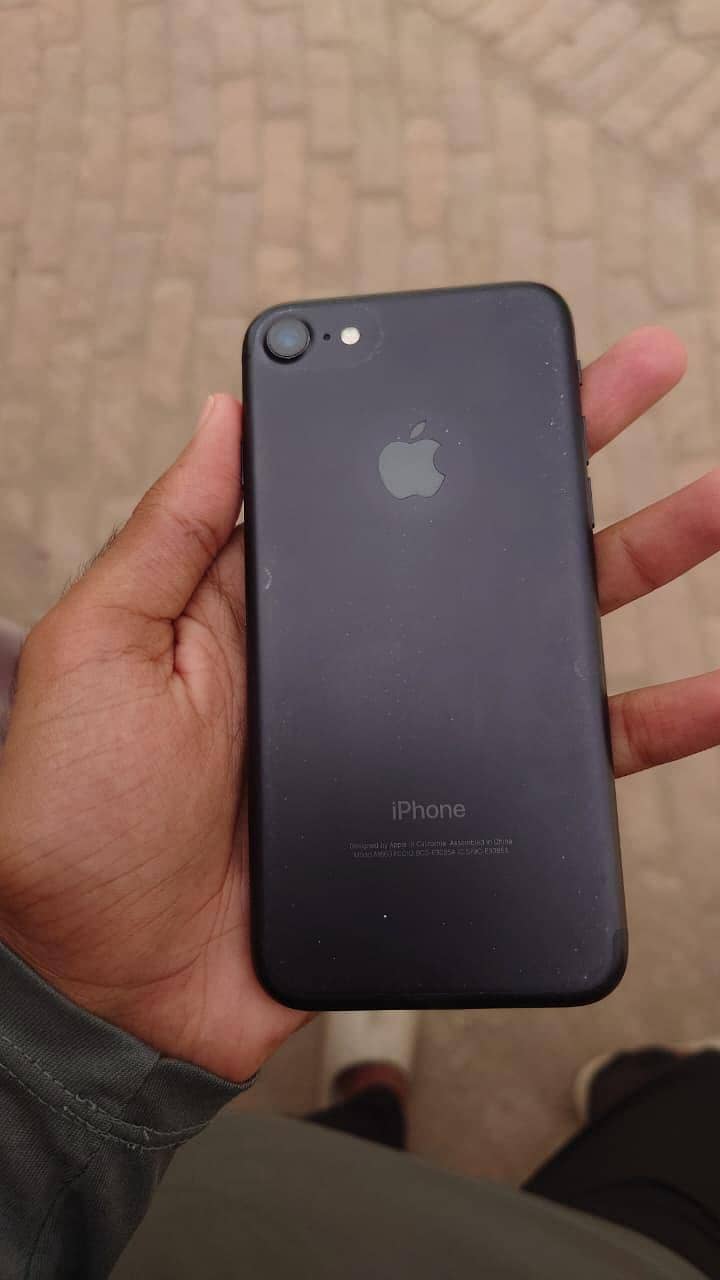 Apple iPhone 7 3