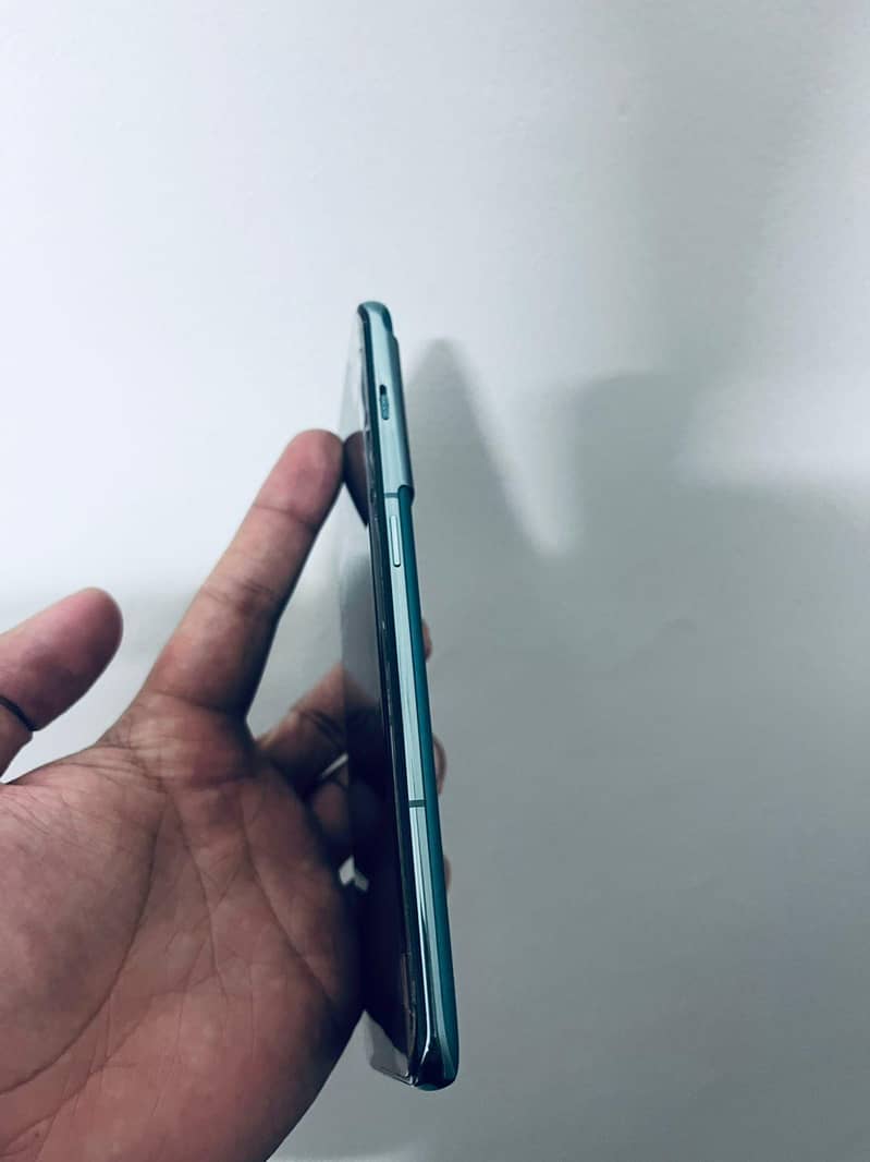 One Plus 10 Pro 4