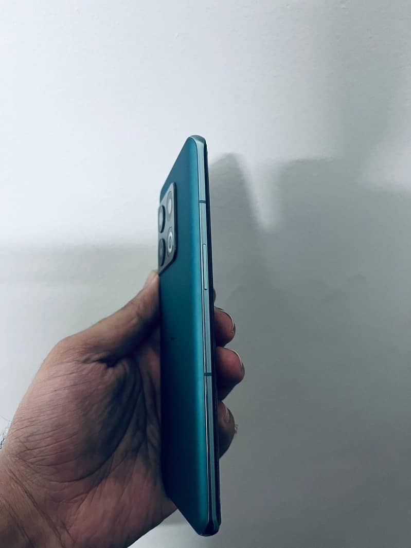 One Plus 10 Pro 6
