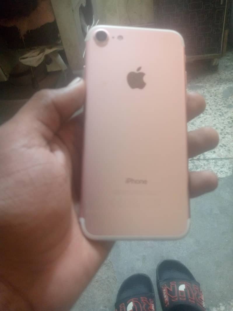 Apple iPhone 7 0