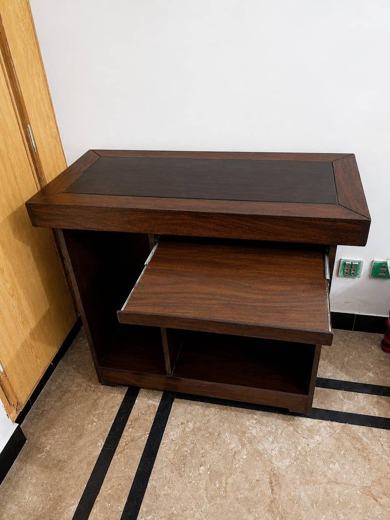 Computer Table 3