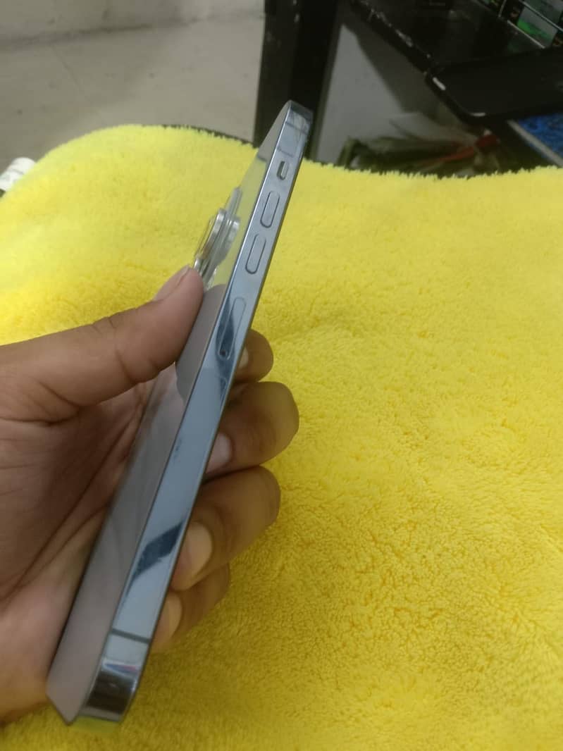 Apple iPhone 13 Pro Max 0